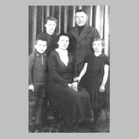 074-0053 Paul Gottheit und Johanna, geb. Ellwanger mit ihren Kindern Margarete, Willi und Gerda im Jahre 1938.jpg